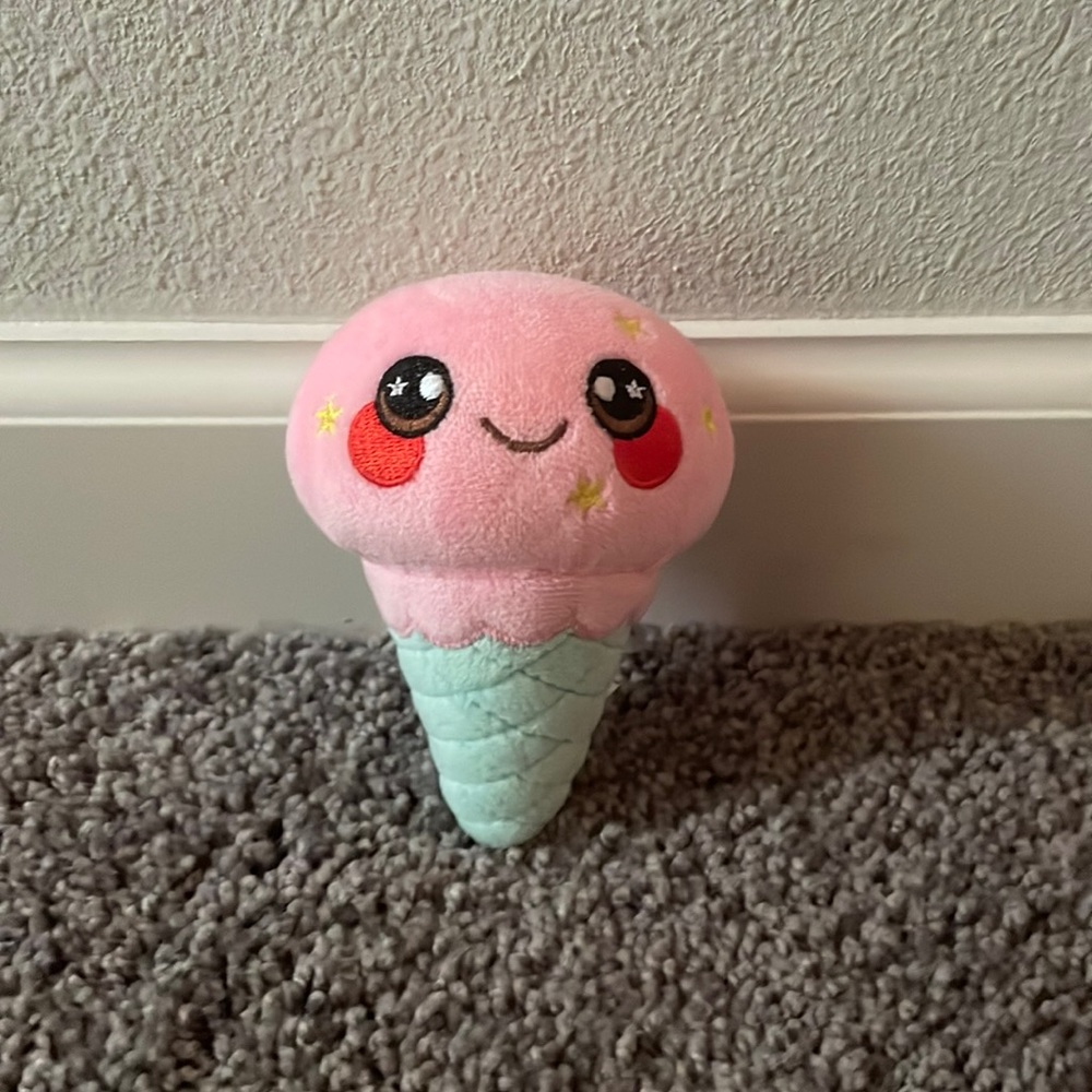 Squeezamals Ice cream Squish toy